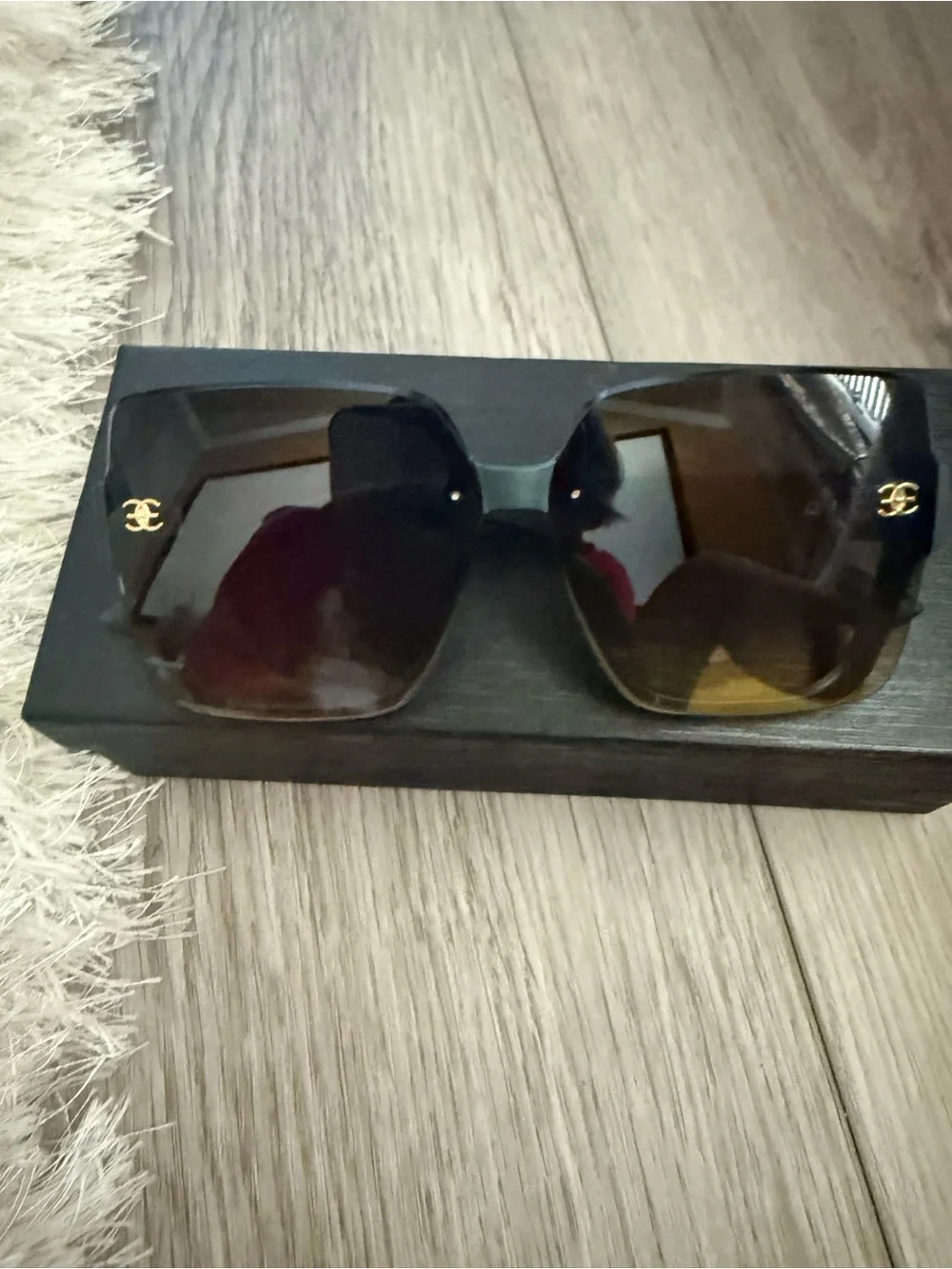 Chic Oversized Black Gradient Sunglasses with Gold Logo